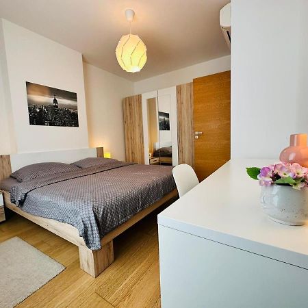 Apartments05 In New Building With Free Parking Panorama City - Amazing View Close To Old Town Братислава Экстерьер фото